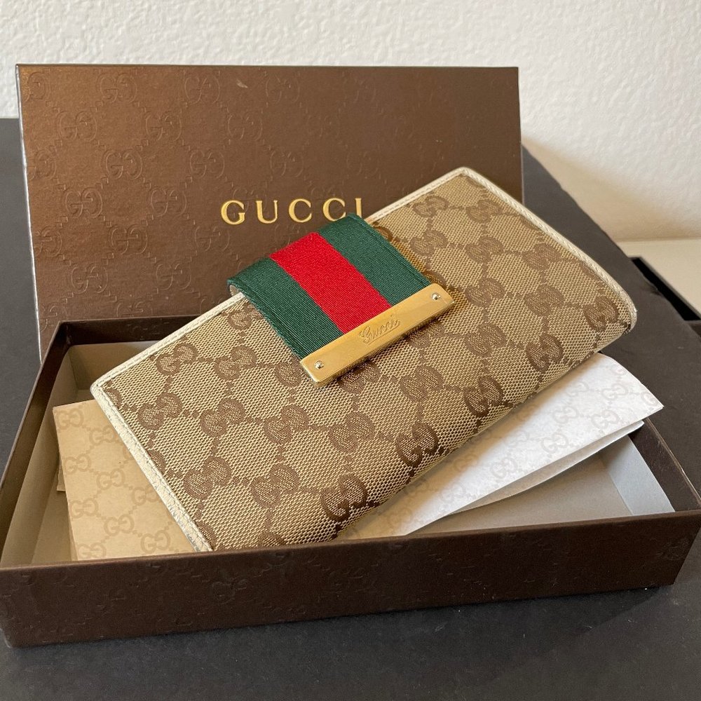 AUTHENTHIC USED GUCCI WALLET